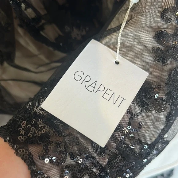 Elegant Black and Cream Floral Dress - Picture 2 of 3